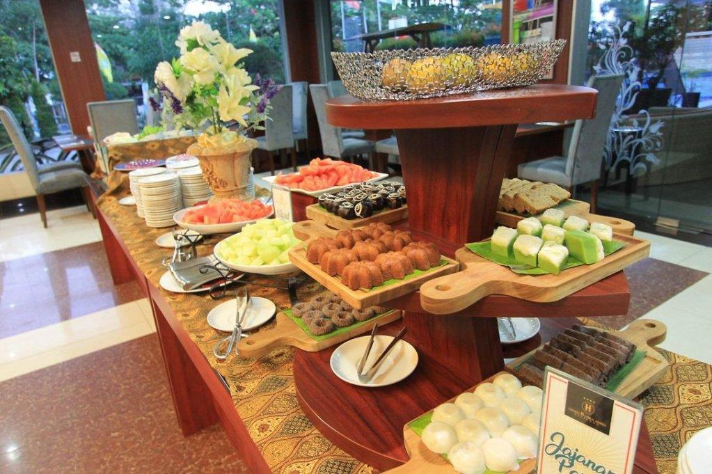 טנג'ונג פנדן Grand Hatika Hotel מראה חיצוני תמונה