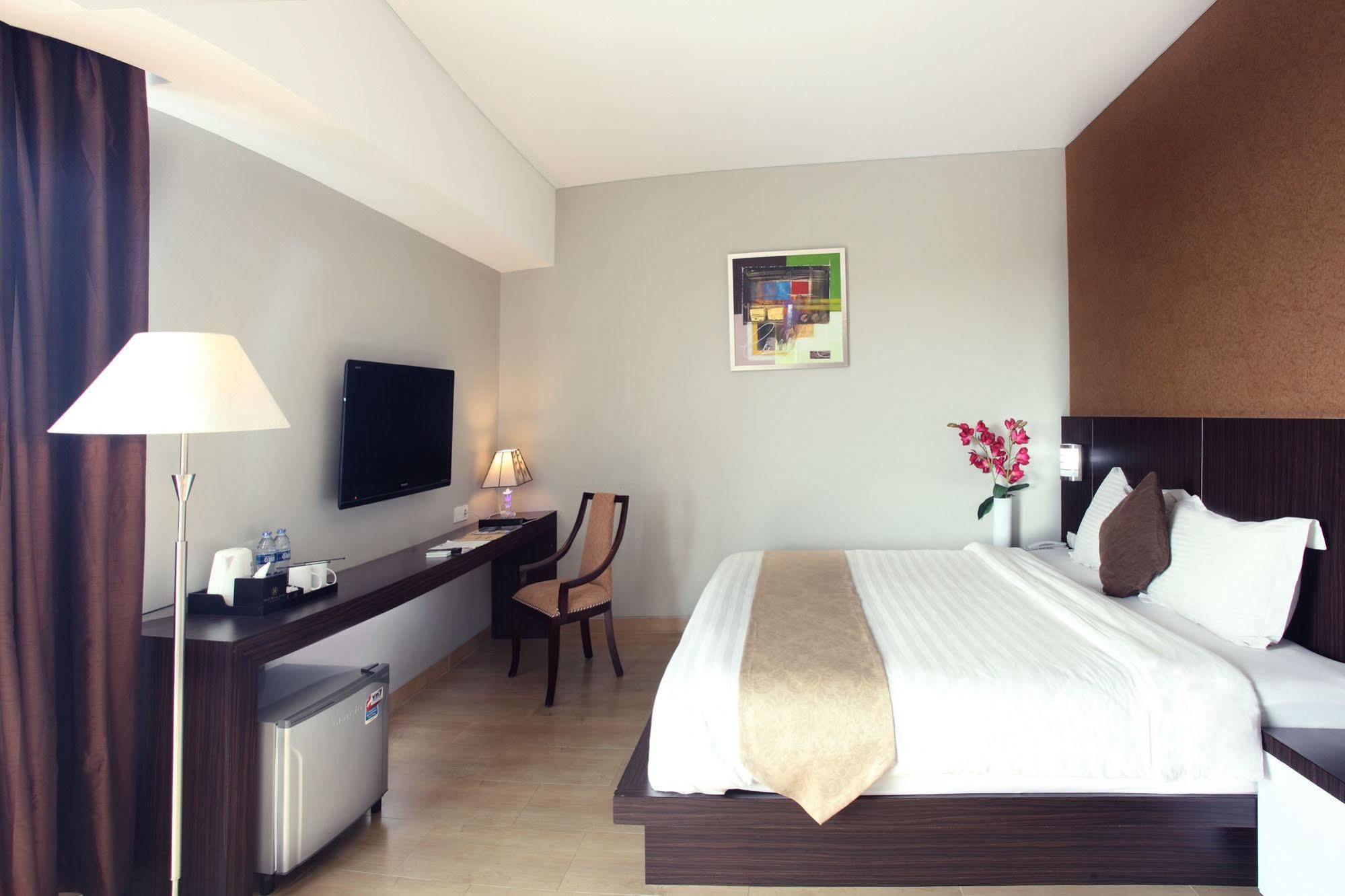 טנג'ונג פנדן Grand Hatika Hotel מראה חיצוני תמונה