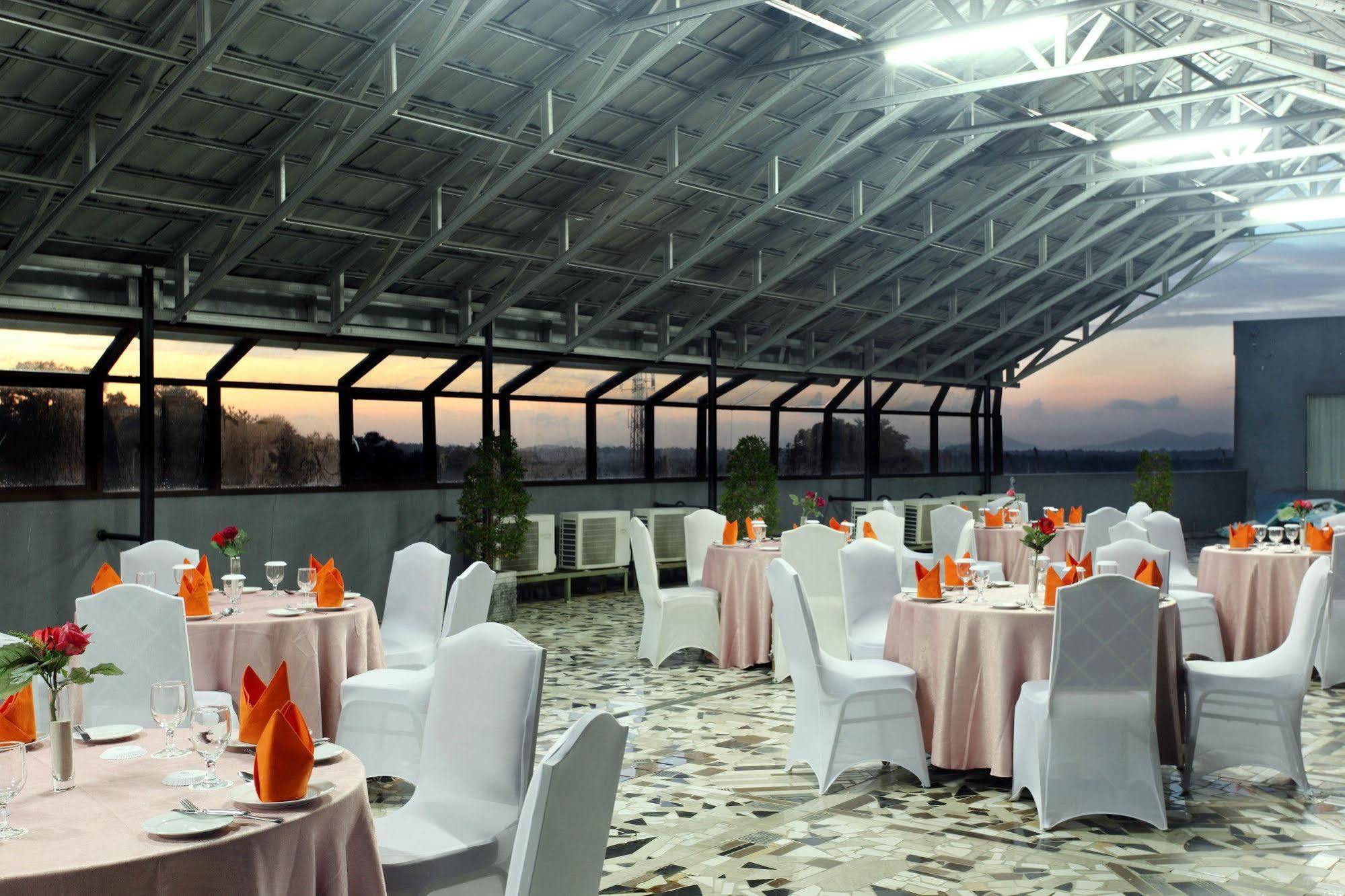 טנג'ונג פנדן Grand Hatika Hotel מראה חיצוני תמונה