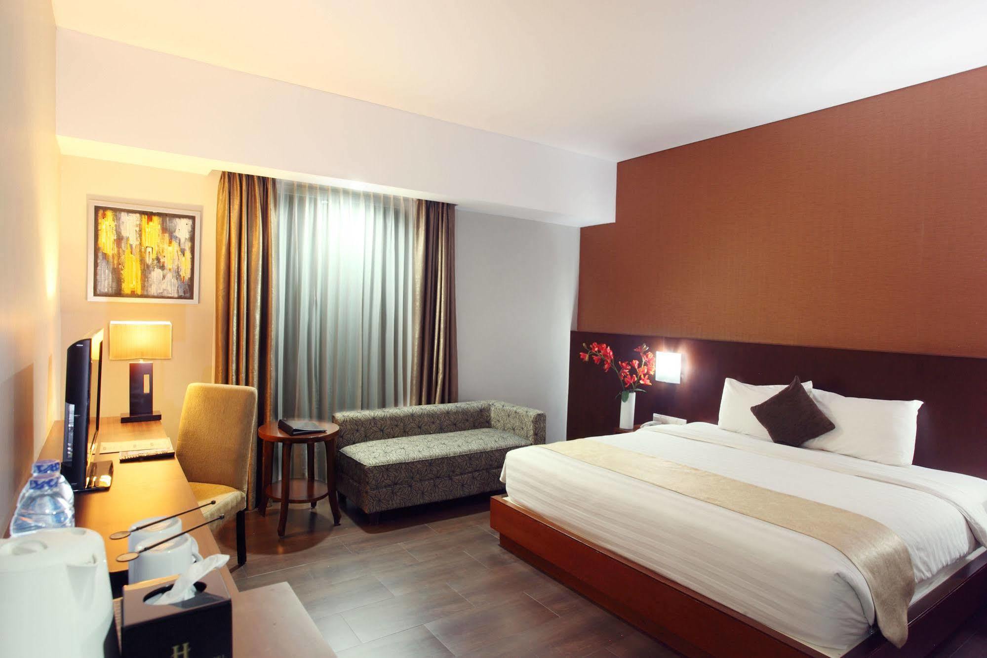 טנג'ונג פנדן Grand Hatika Hotel מראה חיצוני תמונה